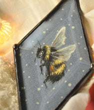 Load image into Gallery viewer, Bee Diamond Ornament