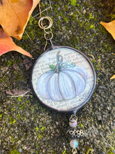 Load image into Gallery viewer, White Pumpkin + Wild Grass Chain