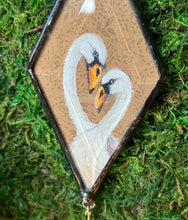 Load image into Gallery viewer, Swan Couple Ornament