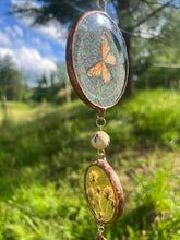 Load image into Gallery viewer, Monarch + Rosebud Chain