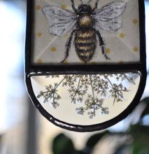 Load image into Gallery viewer, Bee + Wild Carrot Ornament
