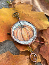 Load image into Gallery viewer, Orange Pumpkin + Leaf Chain
