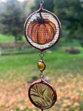 Load image into Gallery viewer, Orange Pumpkin + Leaf Chain
