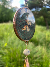 Load image into Gallery viewer, Monarch + Rosebud Chain
