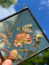 Load image into Gallery viewer, Bee + Rose

