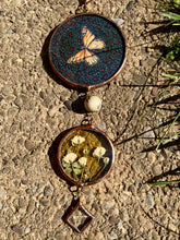 Load image into Gallery viewer, Monarch + Rosebud Chain
