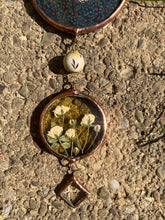 Load image into Gallery viewer, Monarch + Rosebud Chain
